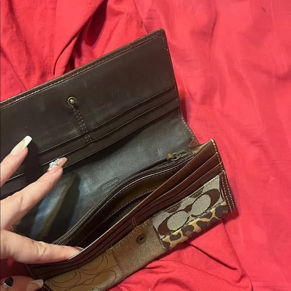 Vintage Coach Wallet - Picture 3 of 3